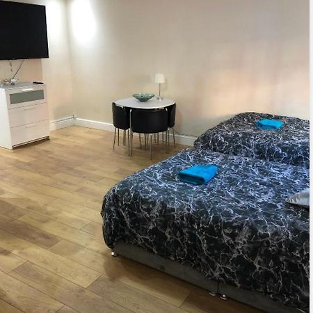 Big Room Rusholme With Tv And Private Bathroom-Parking&Wifi Manchester Exteriör bild