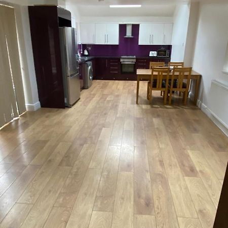 Big Room Rusholme With Tv And Private Bathroom-Parking&Wifi Manchester Exteriör bild