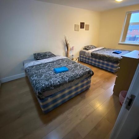 Big Room Rusholme With Tv And Private Bathroom-Parking&Wifi Manchester Exteriör bild