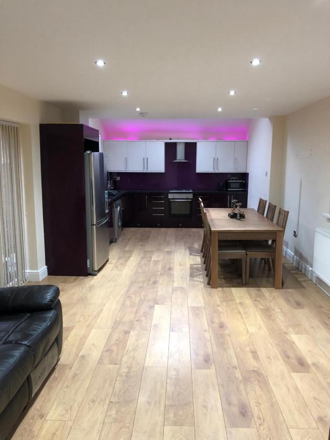 Big Room Rusholme With Tv And Private Bathroom-Parking&Wifi Manchester Exteriör bild