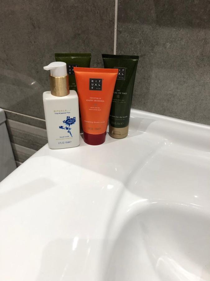 Big Room Rusholme With Tv And Private Bathroom-Parking&Wifi Manchester Exteriör bild