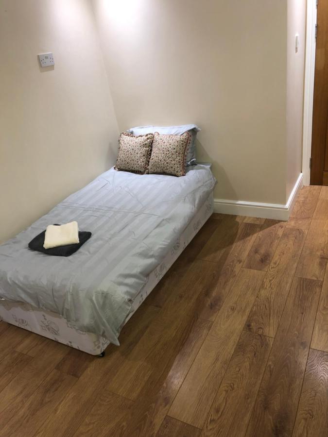 Big Room Rusholme With Tv And Private Bathroom-Parking&Wifi Manchester Exteriör bild