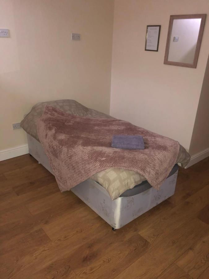 Big Room Rusholme With Tv And Private Bathroom-Parking&Wifi Manchester Exteriör bild