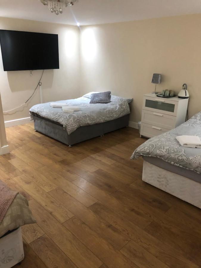 Big Room Rusholme With Tv And Private Bathroom-Parking&Wifi Manchester Exteriör bild