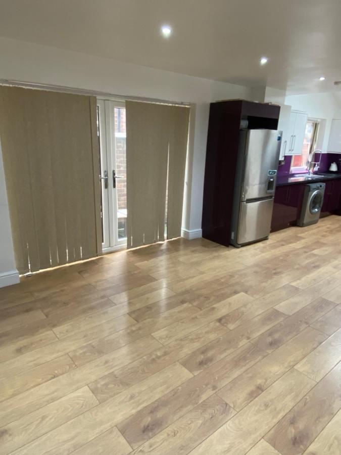 Big Room Rusholme With Tv And Private Bathroom-Parking&Wifi Manchester Exteriör bild